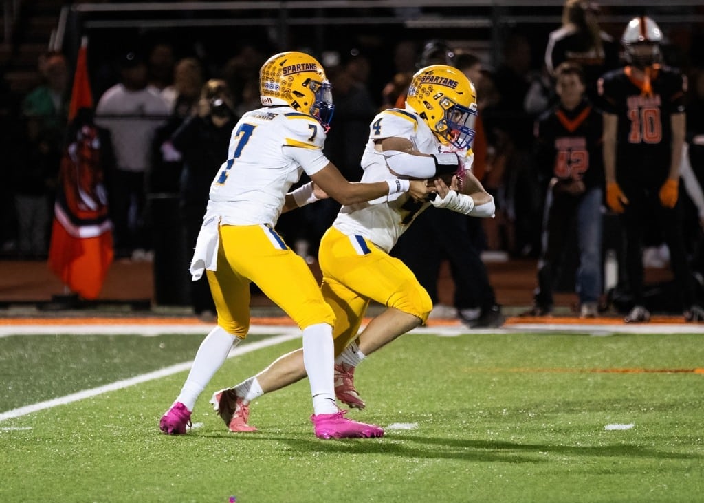 Imlay City football team improves to 5-1 on season – Tri-City Times